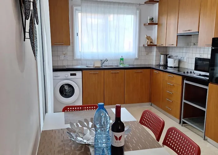 Sunshine, Strovolos - * ニコシア